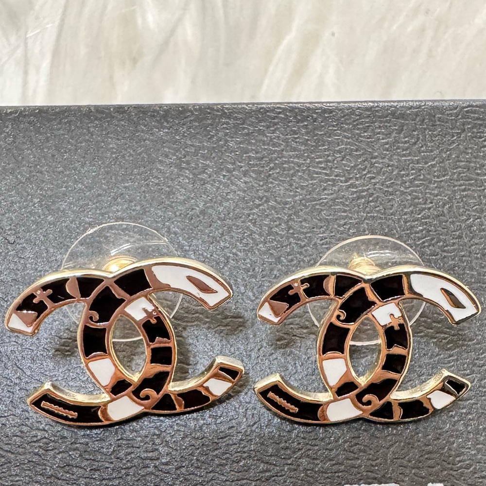 CHANEL CC RHINESTONE EARRINGS Black Gold